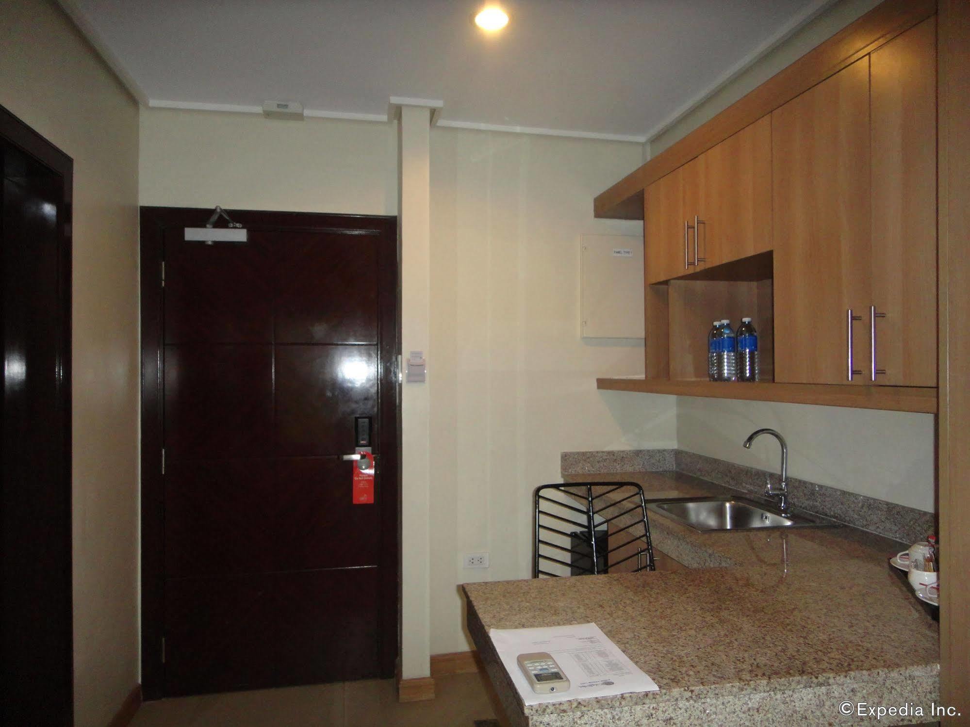 City Suites Ramos Tower Cebu Eksteriør bilde